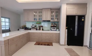 Spacious house​ with​ mountain​ view​ and​ lake​ view​