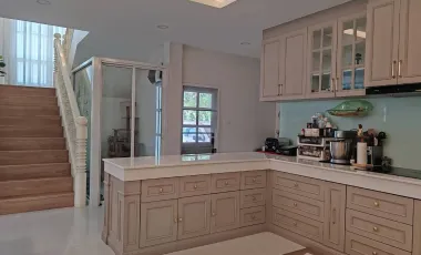 Spacious house​ with​ mountain​ view​ and​ lake​ view​