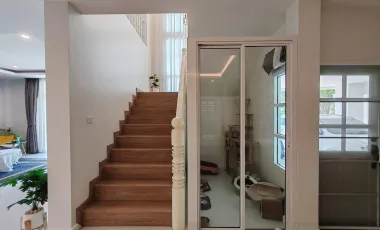 Spacious house​ with​ mountain​ view​ and​ lake​ view​