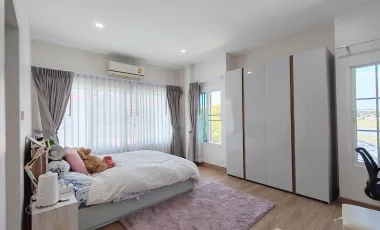 Spacious house​ with​ mountain​ view​ and​ lake​ view​