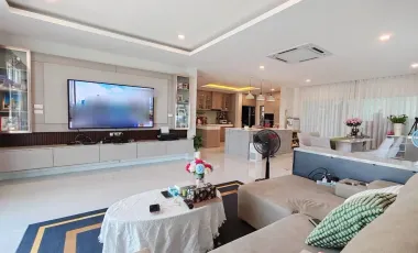 Spacious house​ with​ mountain​ view​ and​ lake​ view​