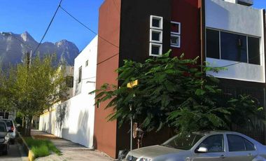 CASA SEMI AMUEBLADA EN RENTA EN PORTAL DE CUMBRES - MONTERREY