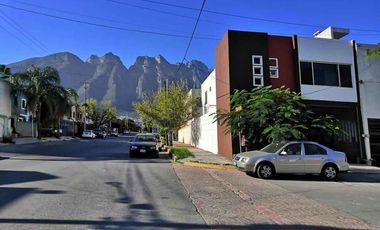 CASA SEMI AMUEBLADA EN RENTA EN PORTAL DE CUMBRES - MONTERREY