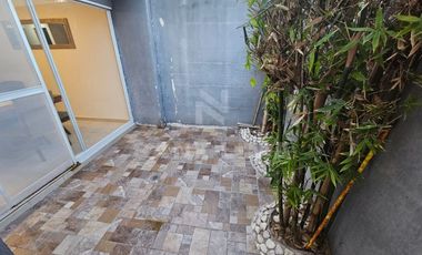 Residencial Puerta de Piedra: Casa moderna que ofrece seguad, confort y estilo.