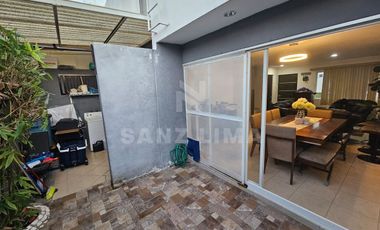 Residencial Puerta de Piedra: Casa moderna que ofrece seguad, confort y estilo.