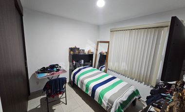 Residencial Puerta de Piedra: Casa moderna que ofrece seguad, confort y estilo.