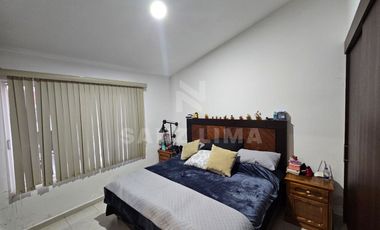 Residencial Puerta de Piedra: Casa moderna que ofrece seguad, confort y estilo.