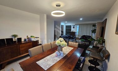 Residencial Puerta de Piedra: Casa moderna que ofrece seguad, confort y estilo.
