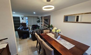 Residencial Puerta de Piedra: Casa moderna que ofrece seguad, confort y estilo.