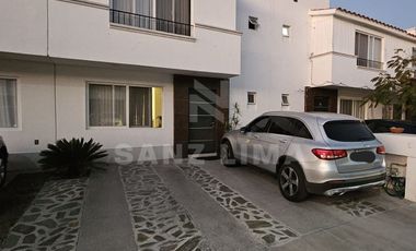 Residencial Puerta de Piedra: Casa moderna que ofrece seguad, confort y estilo.
