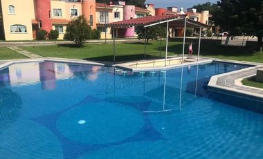 CASA EN CONDOMINIO CON ALBERCA Y ÁREAS VERDES