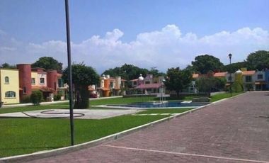 CASA EN CONDOMINIO CON ALBERCA Y ÁREAS VERDES