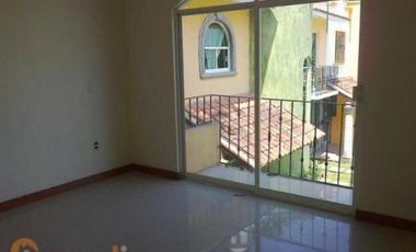 CASA EN CONDOMINIO CON ALBERCA Y ÁREAS VERDES