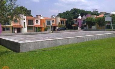 CASA EN CONDOMINIO CON ALBERCA Y ÁREAS VERDES