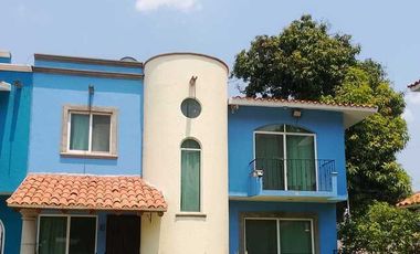 CASA EN CONDOMINIO CON ALBERCA Y ÁREAS VERDES