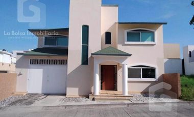 Casa en  venta en las Lomas Residencial en la Riviera Veracruzana