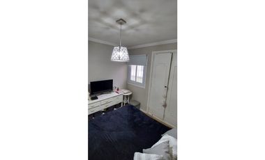 Departamento de 2 ambientes con patio propio.