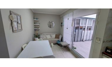 Departamento de 2 ambientes con patio propio.