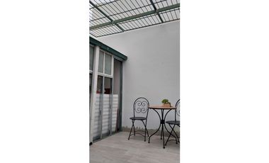 Departamento de 2 ambientes con patio propio.