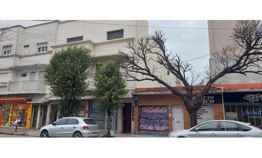 Departamento de 2 ambientes con patio propio.