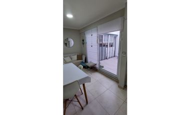Departamento de 2 ambientes con patio propio.