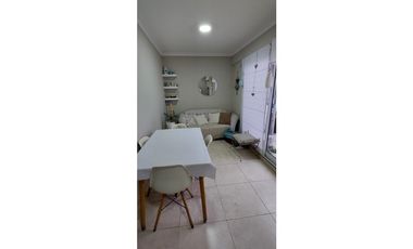 Departamento de 2 ambientes con patio propio.