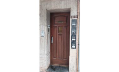 Departamento de 2 ambientes con patio propio.