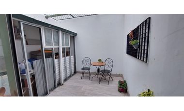 Departamento de 2 ambientes con patio propio.