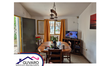 Casa 3 dor con cochera + dpto de 1 dorm con entrada independiente
