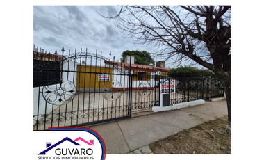 Casa 3 dor con cochera + dpto de 1 dorm con entrada independiente