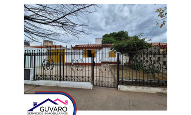 Casa 3 dor con cochera + dpto de 1 dorm con entrada independiente