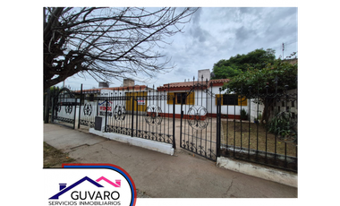 Casa 3 dor con cochera + dpto de 1 dorm con entrada independiente