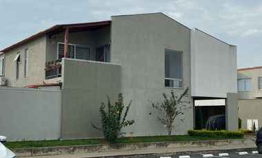 Hermosa Casa Ciudad Country