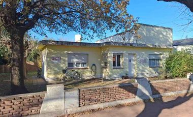Casa en venta en Ameghino