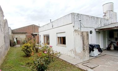 Galpón con local y vivienda. Venta en Block. Balcarce.