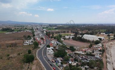 Terreno en esquina sobre crucero de Acatlán avenida principal en Tulancingo.