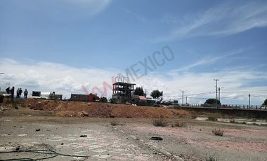 Terreno en esquina sobre crucero de Acatlán avenida principal en Tulancingo.