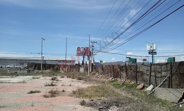 Terreno en esquina sobre crucero de Acatlán avenida principal en Tulancingo.