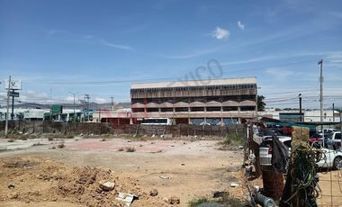 Terreno en esquina sobre crucero de Acatlán avenida principal en Tulancingo.