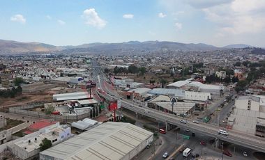 Terreno en esquina sobre crucero de Acatlán avenida principal en Tulancingo.