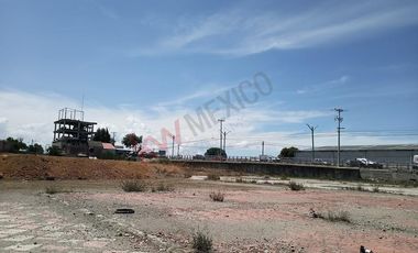 Terreno en esquina sobre crucero de Acatlán avenida principal en Tulancingo.