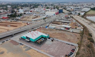 Terreno en esquina sobre crucero de Acatlán avenida principal en Tulancingo.