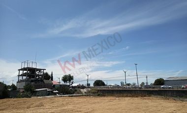 Terreno en esquina sobre crucero de Acatlán avenida principal en Tulancingo.