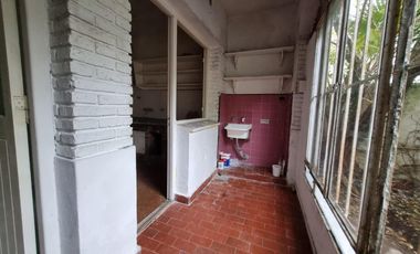 Casa en alquiler - 2 Dormitorios 1 Baño - Olivos