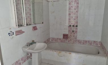 Casa en alquiler - 2 Dormitorios 1 Baño - Olivos