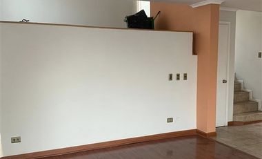 Casa en Arriendo en Lomas de lo aguirre