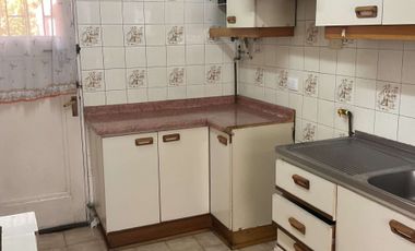 4 dormitorios, 3 baños y estacionamiento