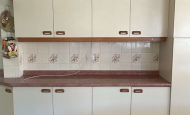 4 dormitorios, 3 baños y estacionamiento