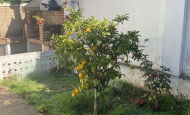 4 dormitorios, 3 baños y estacionamiento