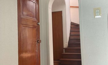 4 dormitorios, 3 baños y estacionamiento